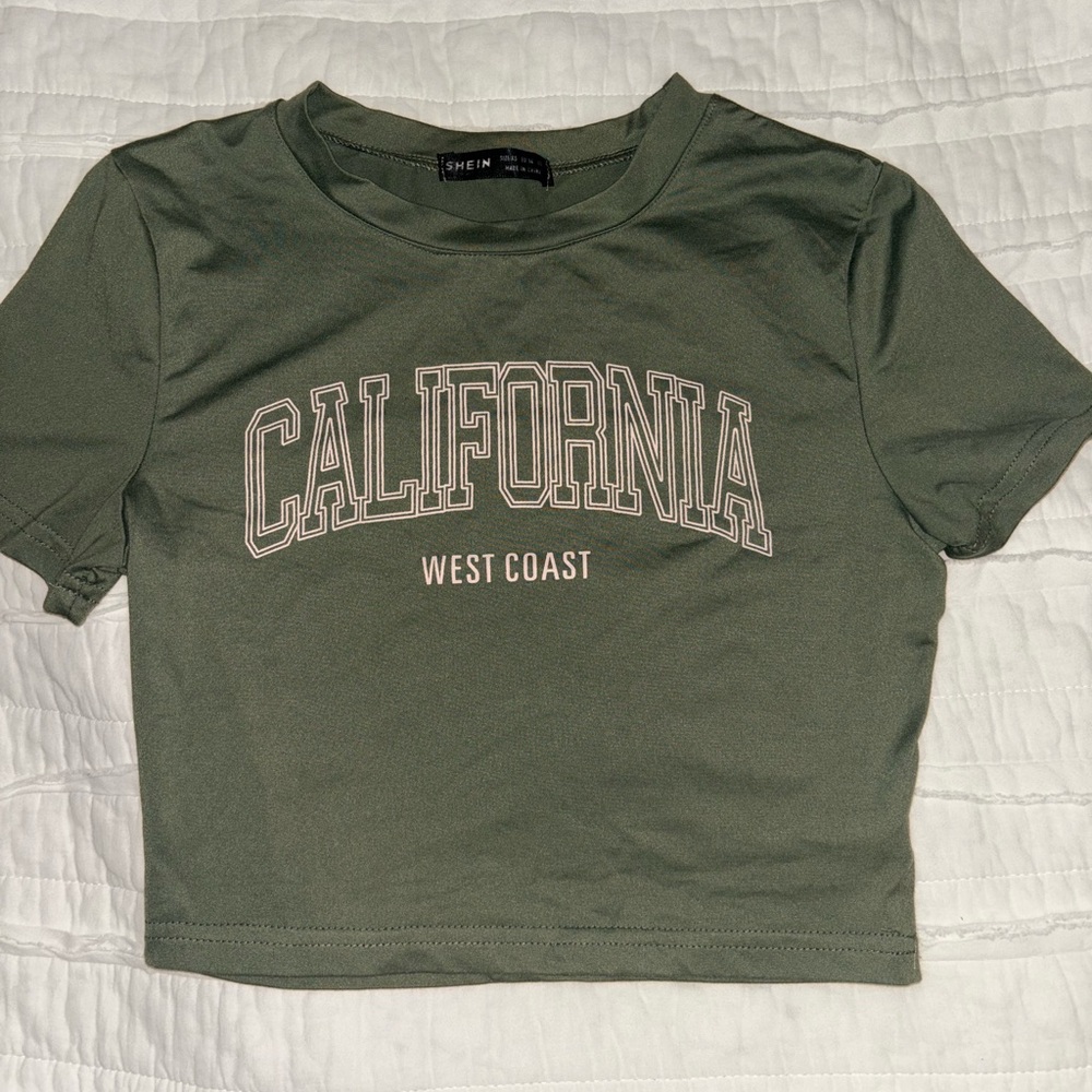 SHEIN Cropped Tee